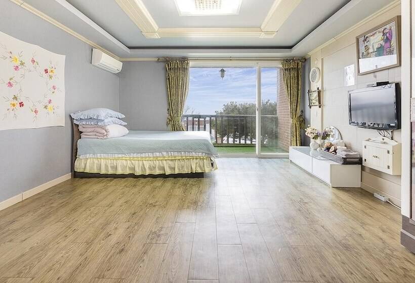 Ganghwa Badatgashimteo Pension