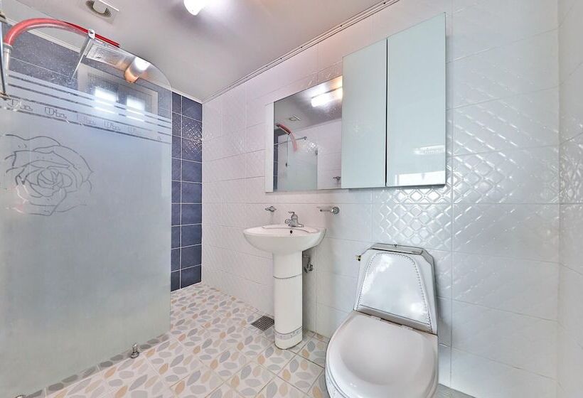 Ganghwa Badatgashimteo Pension