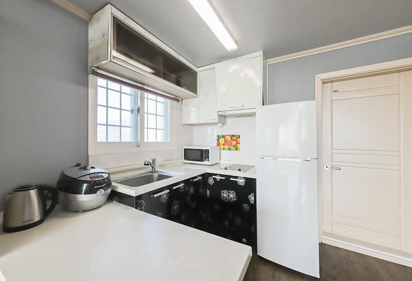 Ganghwa Badatgashimteo Pension