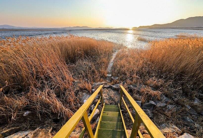 Ganghwa Badatgashimteo Pension