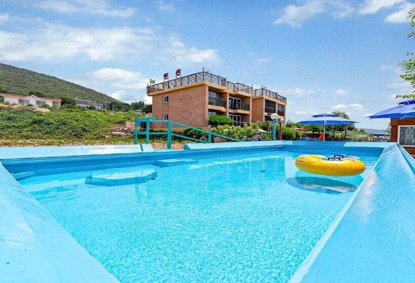 Ganghwa Badatgashimteo Pension