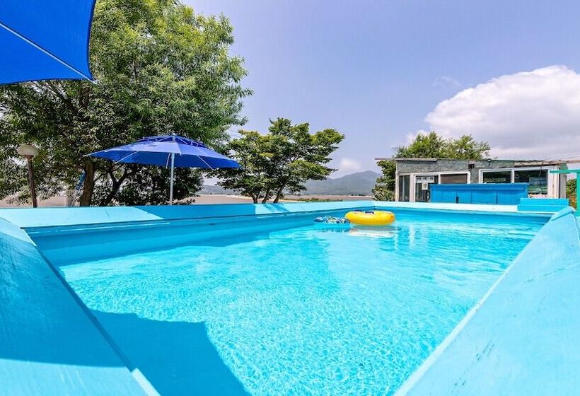 Ganghwa Badatgashimteo Pension