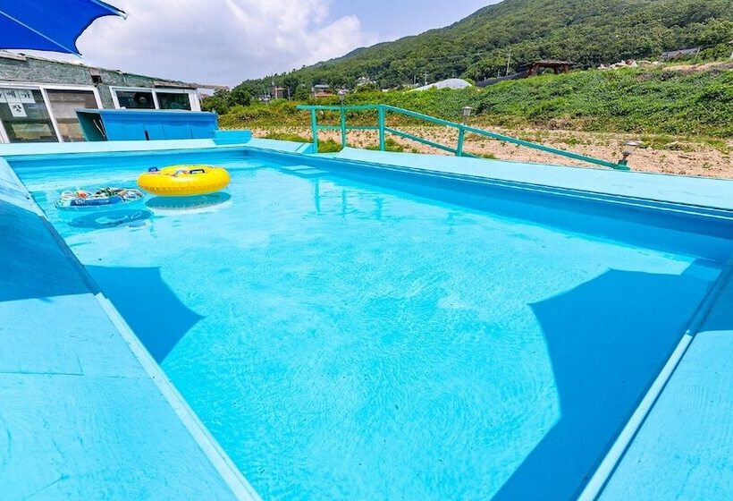 Ganghwa Badatgashimteo Pension