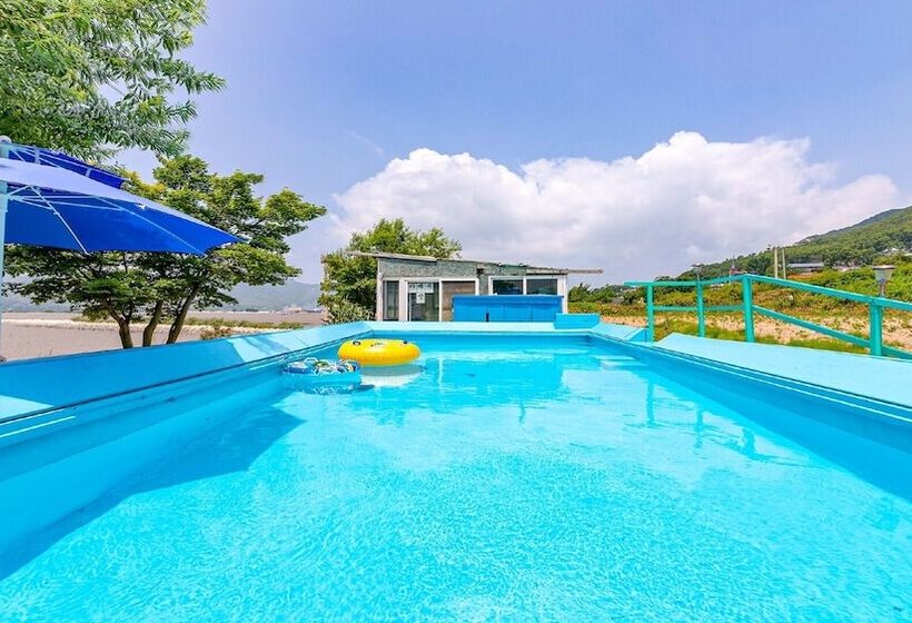 Ganghwa Badatgashimteo Pension