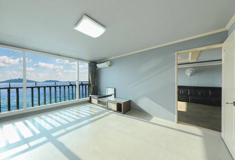 Ganghwa Badatgashimteo Pension