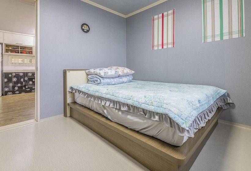 Ganghwa Badatgashimteo Pension