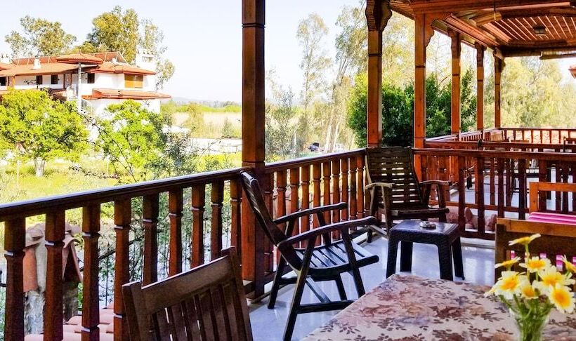 בית מלון כפרי Akyaka Gumus Konak