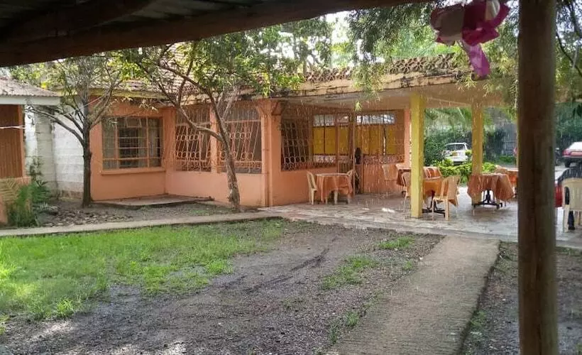 هتل Chariot County