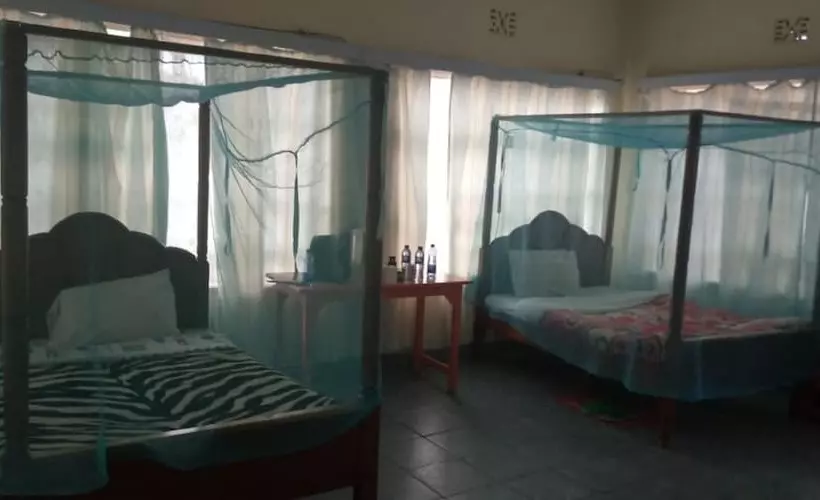 هتل Chariot County