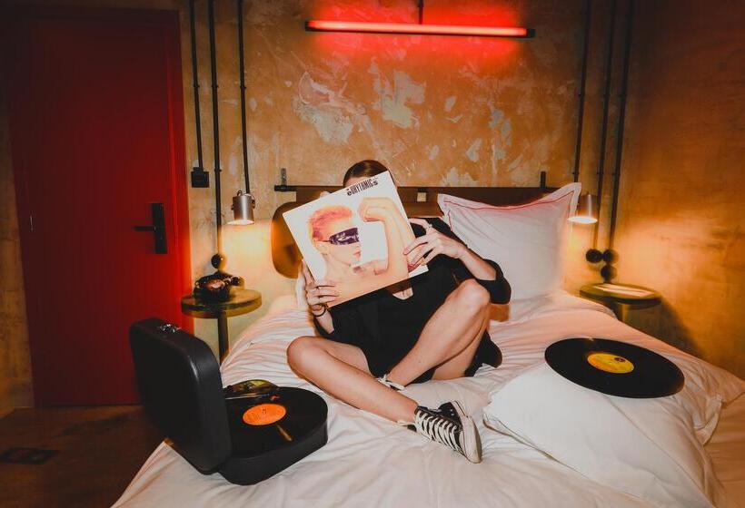 Dave Red Athens, A Member Of Brown Hotels