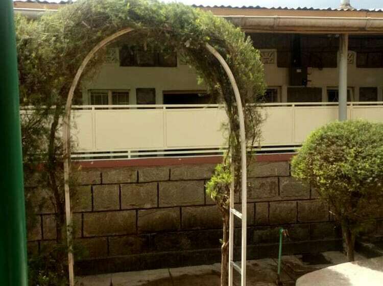 هتل Paramount Guest House