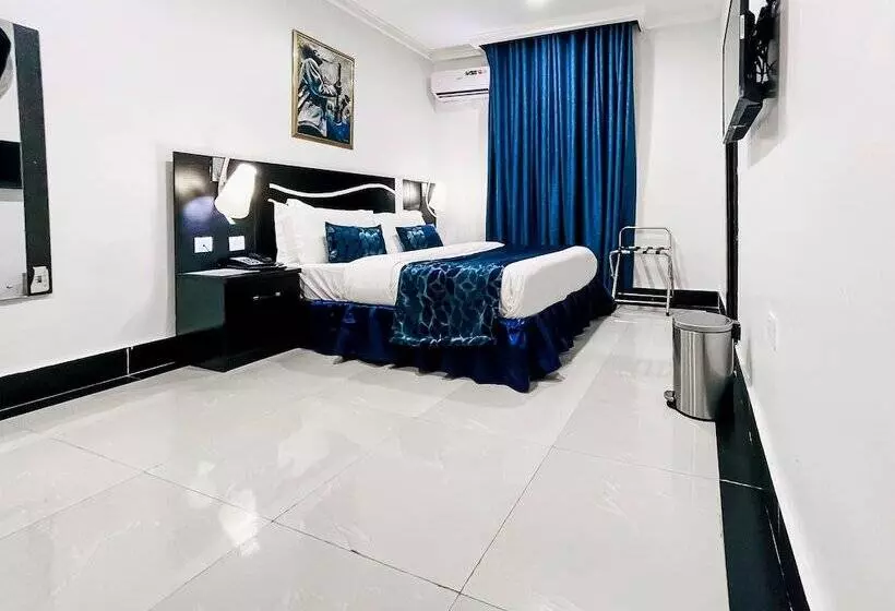 هتل Pasadena Suites