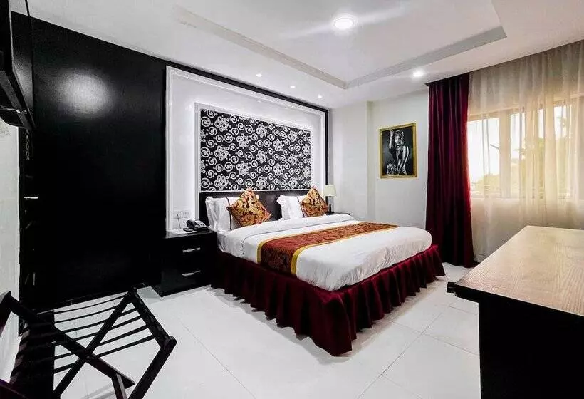 هتل Pasadena Suites