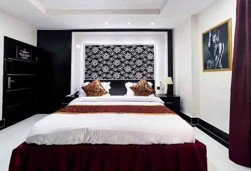 هتل Pasadena Suites