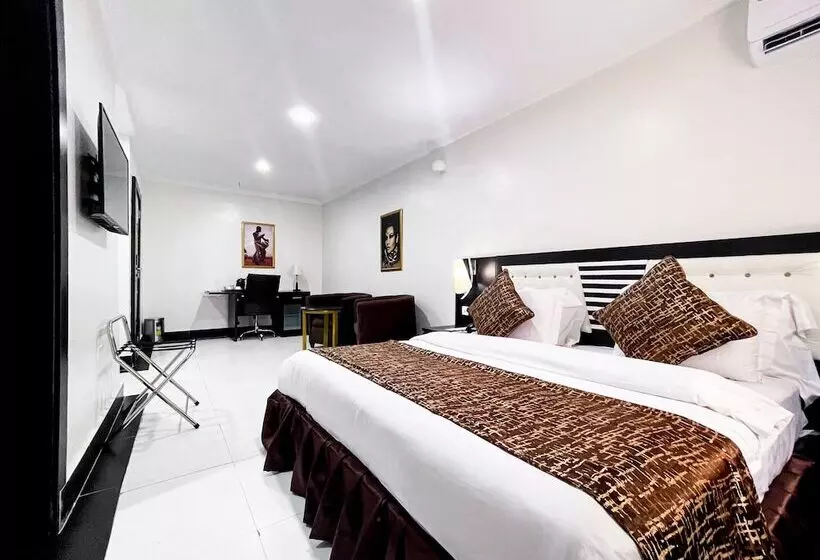 هتل Pasadena Suites