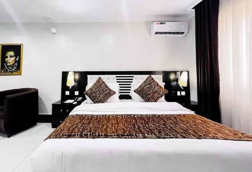 هتل Pasadena Suites