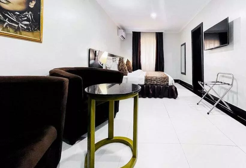 هتل Pasadena Suites