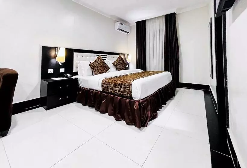 هتل Pasadena Suites