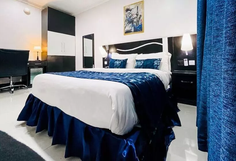 هتل Pasadena Suites