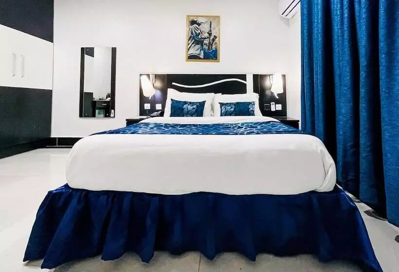 هتل Pasadena Suites