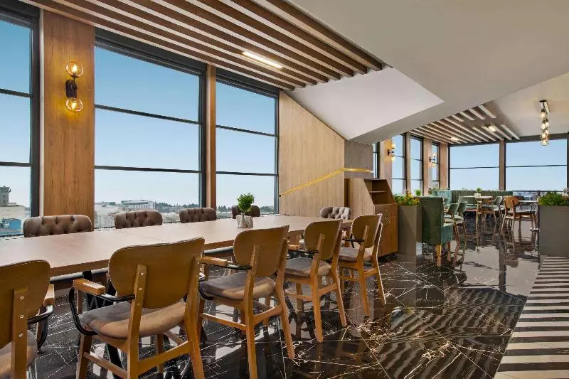 ホテル Ramada Encore By Wyndham Istanbul Avcilar