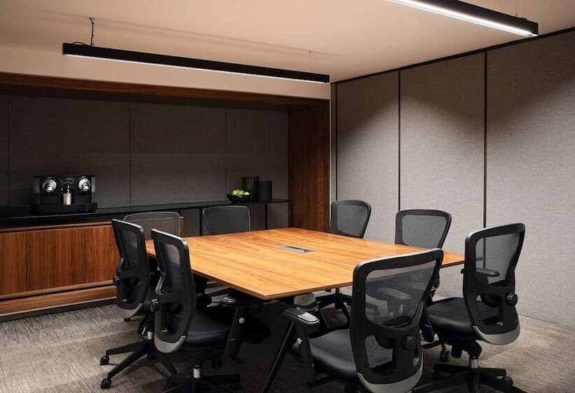 Hotel The Houghton Skyline