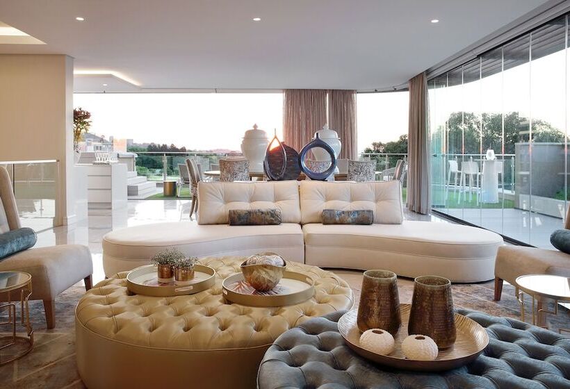 Hotel The Houghton Skyline