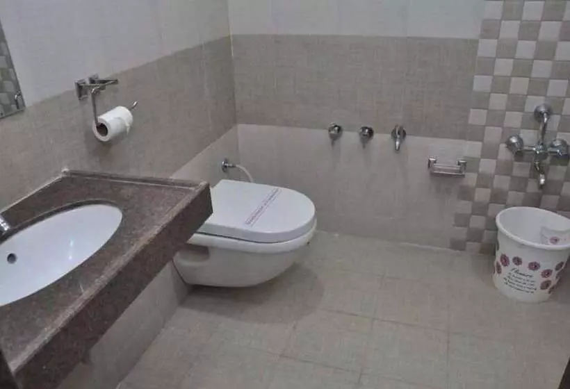 ホテル The New Holiday Inn