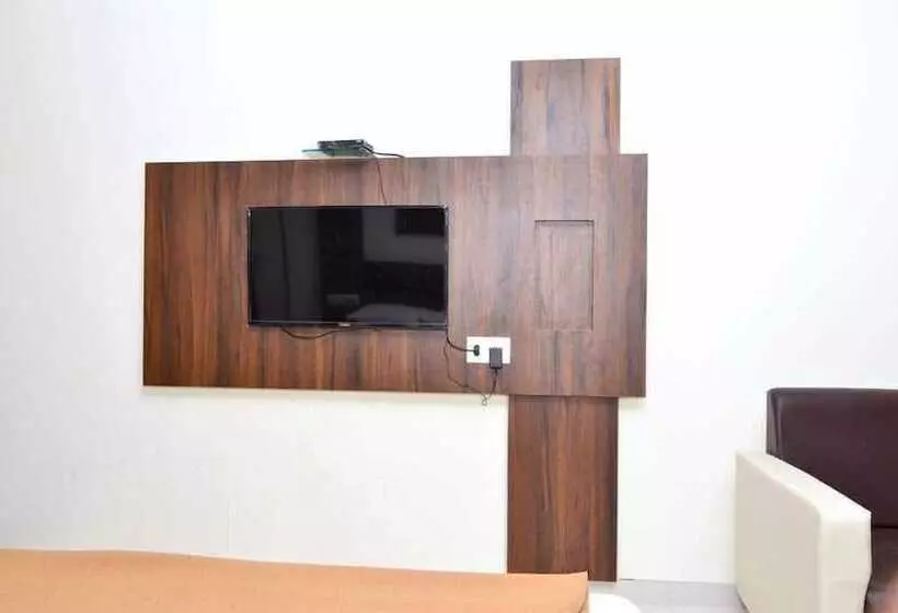 ホテル The New Holiday Inn