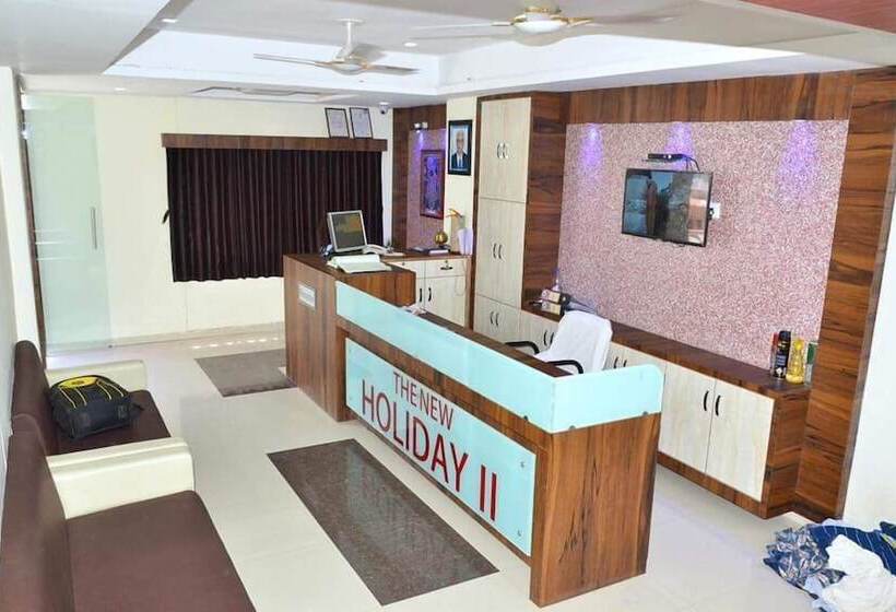 호텔 The New Holiday Inn