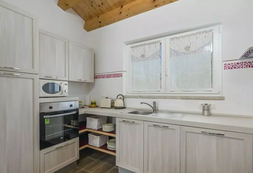 Modernly Furnished Villa With Private Pool For 6 Persons, Near Rovinj