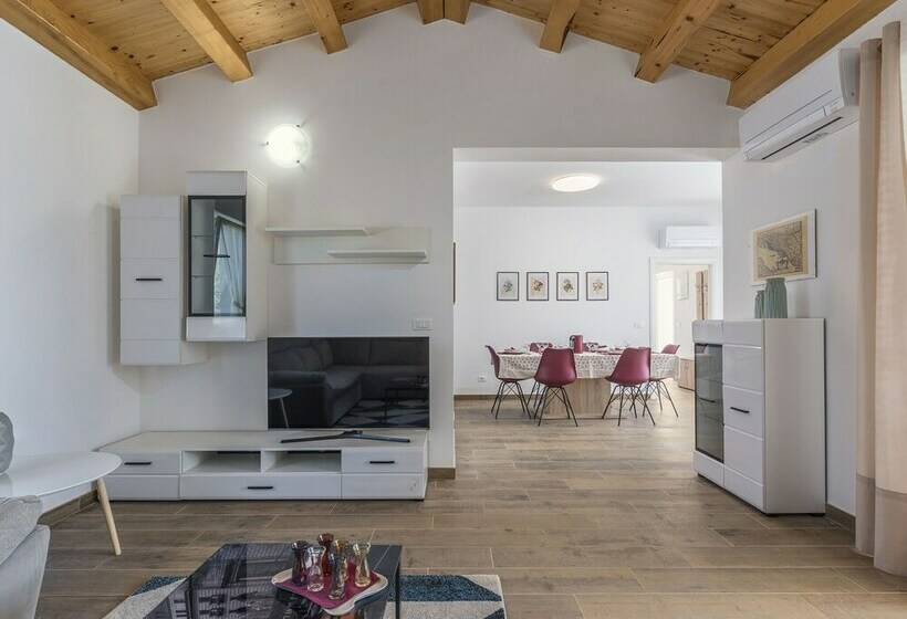 Modernly Furnished Villa With Private Pool For 6 Persons, Near Rovinj