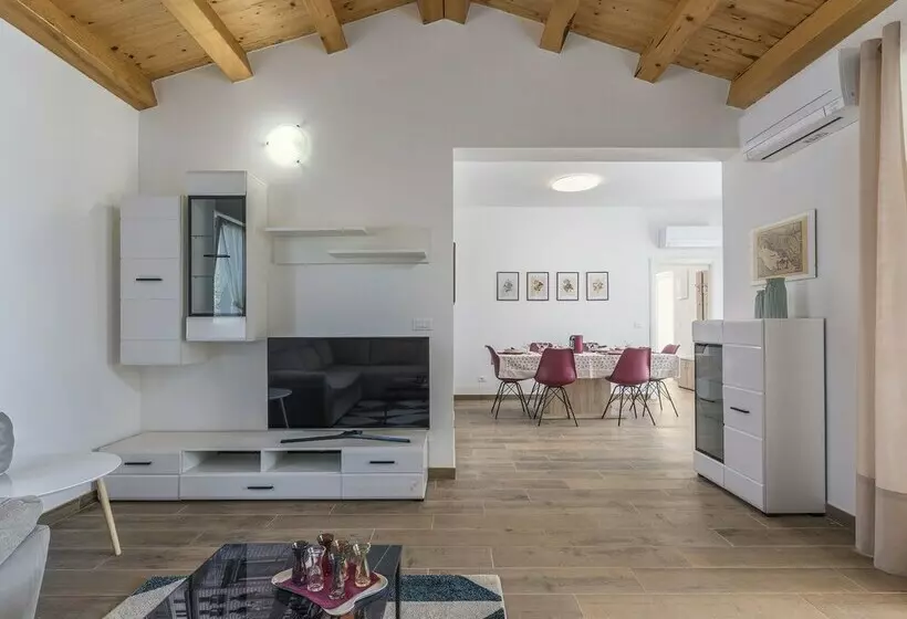 Modernly Furnished Villa With Private Pool For 6 Persons, Near Rovinj