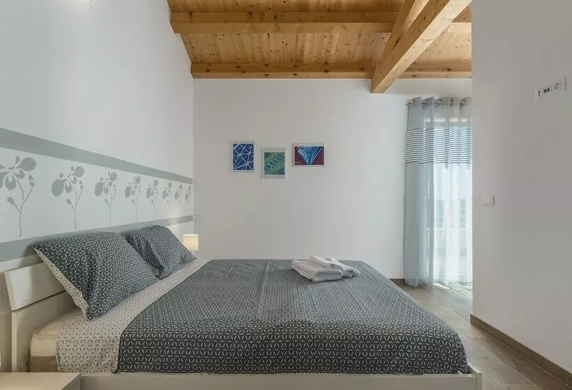 Modernly Furnished Villa With Private Pool For 6 Persons, Near Rovinj