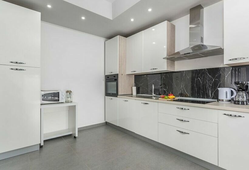 Villa For Up To 10 Guests With Private Pool And Garden