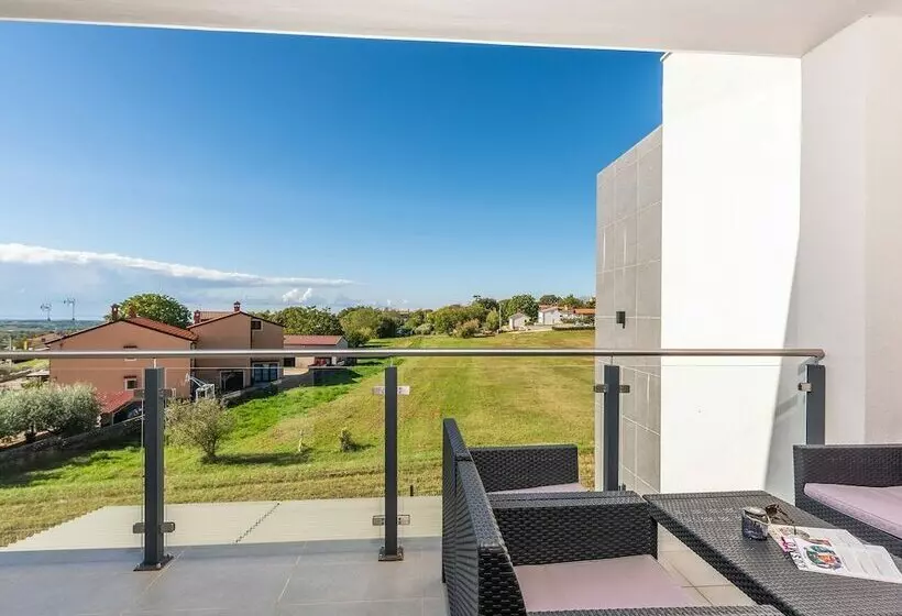 Villa For Up To 10 Guests With Private Pool And Garden