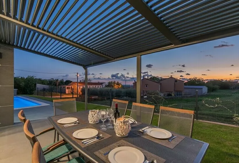 Villa For Up To 10 Guests With Private Pool And Garden