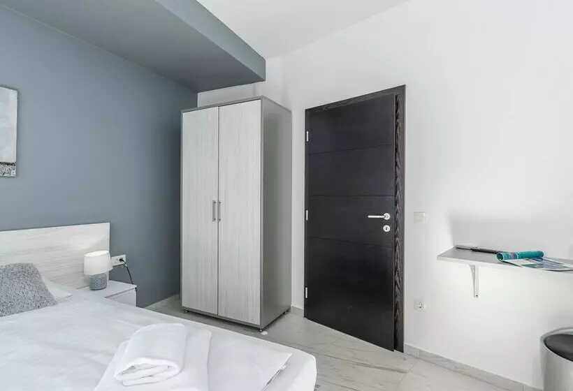 Villa For Up To 10 Guests With Private Pool And Garden