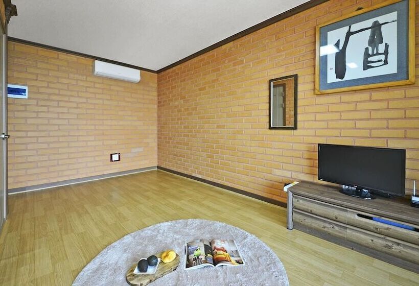 Yeosu Hwangto Pension