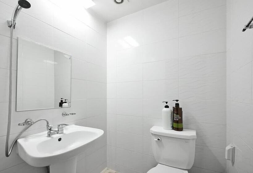 Yeosu Hwangto Pension