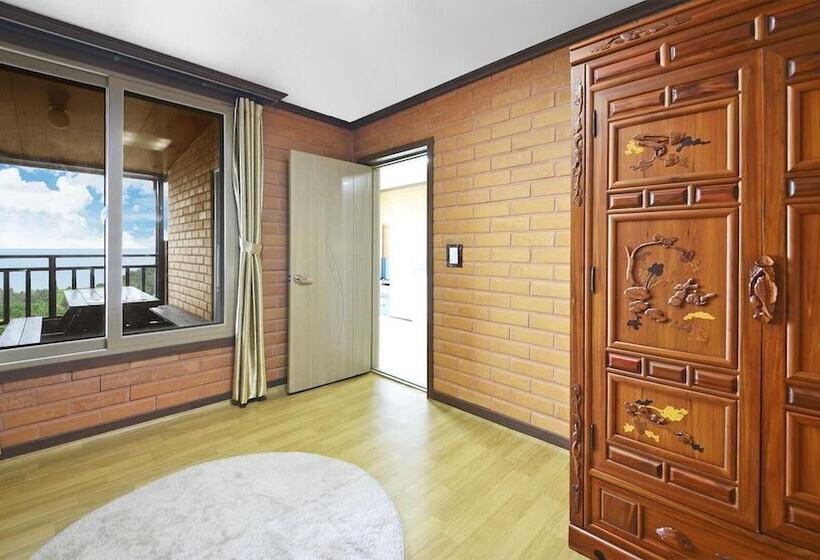 Yeosu Hwangto Pension