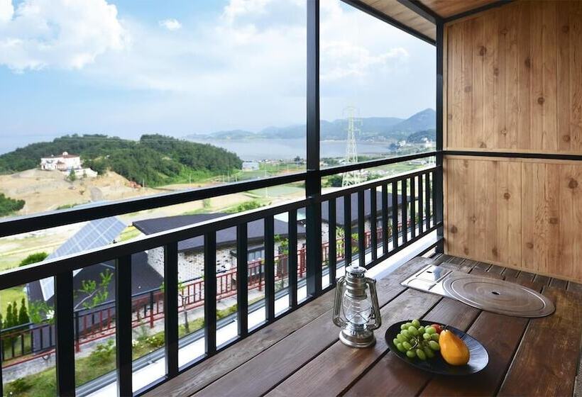 Yeosu Hwangto Pension