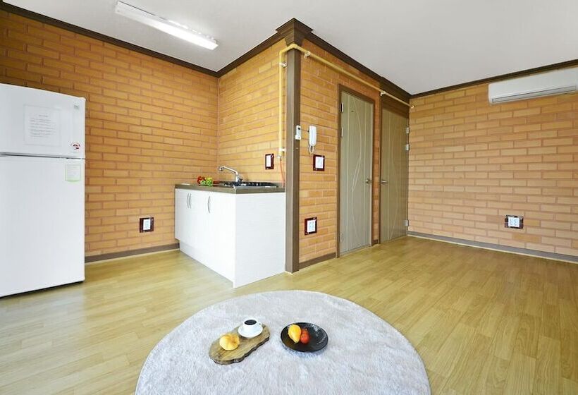 Yeosu Hwangto Pension