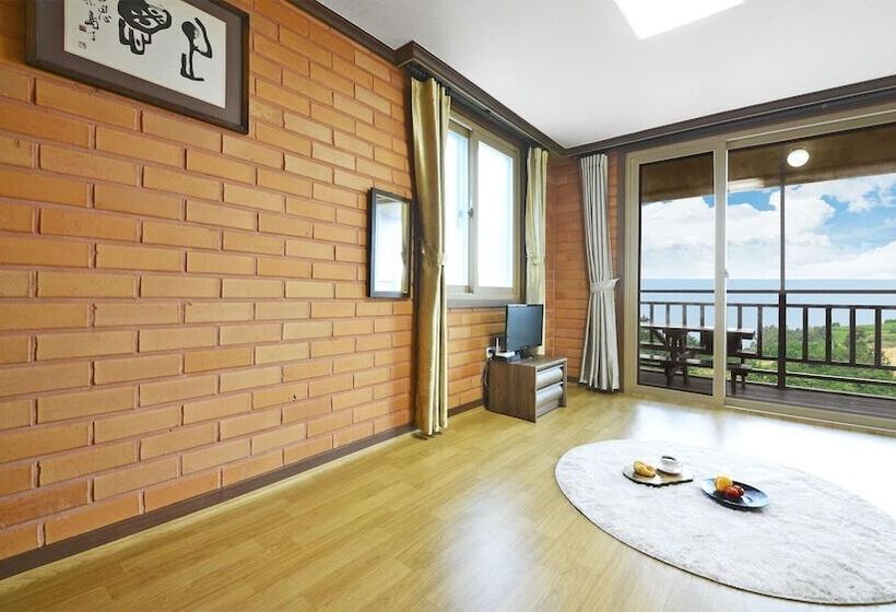 Yeosu Hwangto Pension