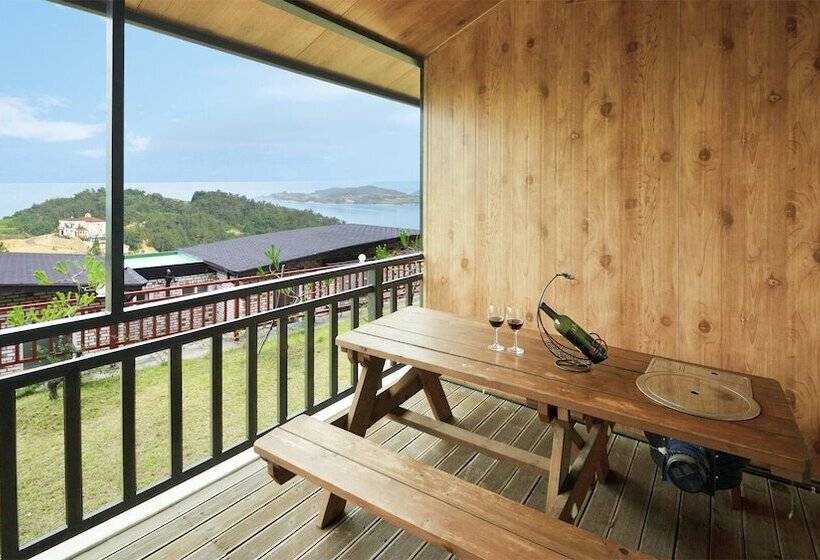 Yeosu Hwangto Pension