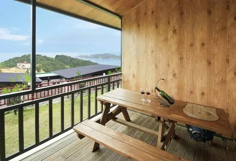 Yeosu Hwangto Pension