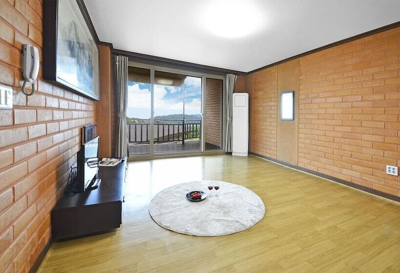 Yeosu Hwangto Pension