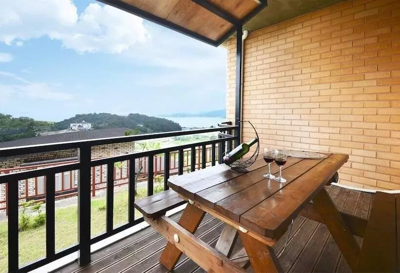 Yeosu Hwangto Pension
