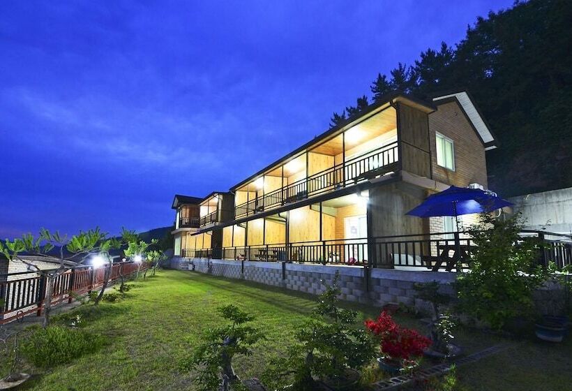 Yeosu Hwangto Pension