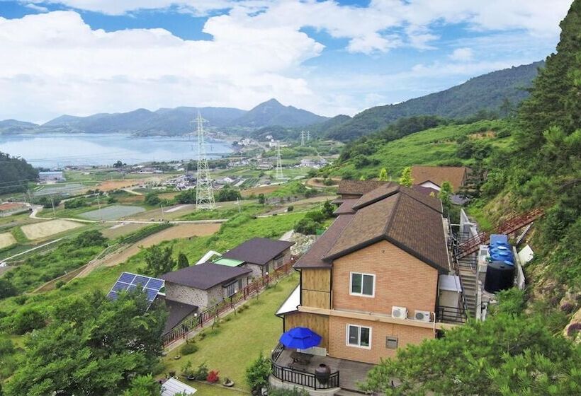Yeosu Hwangto Pension